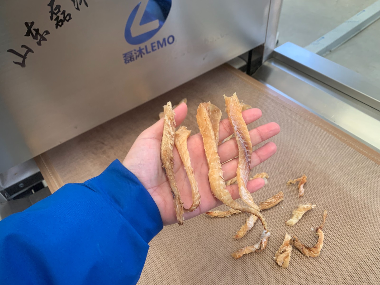魚干微波加熱烘干設(shè)備 實(shí)現(xiàn)了人們對(duì)食品品質(zhì)的高要求