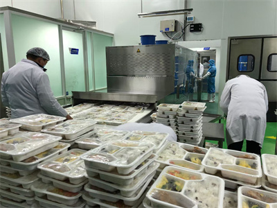 盒飯微波加熱隧道爐以其優(yōu)勢贏得了市場的廣泛認(rèn)可